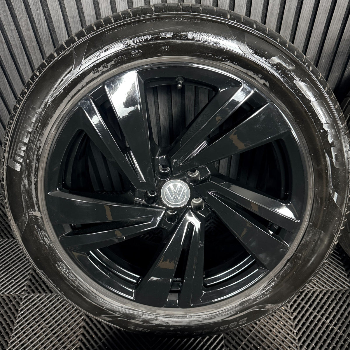 20'' VW Touareg Nevada Black Alloy Wheels Alloys Tyres Q7 760601025S Genuine