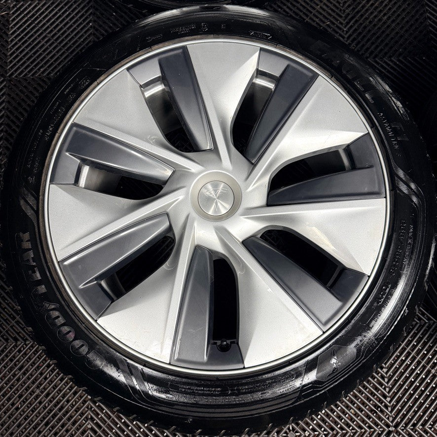 19'' Tesla Model Y Silver Alloy Wheels with Caps 1188222-00-B Genuine