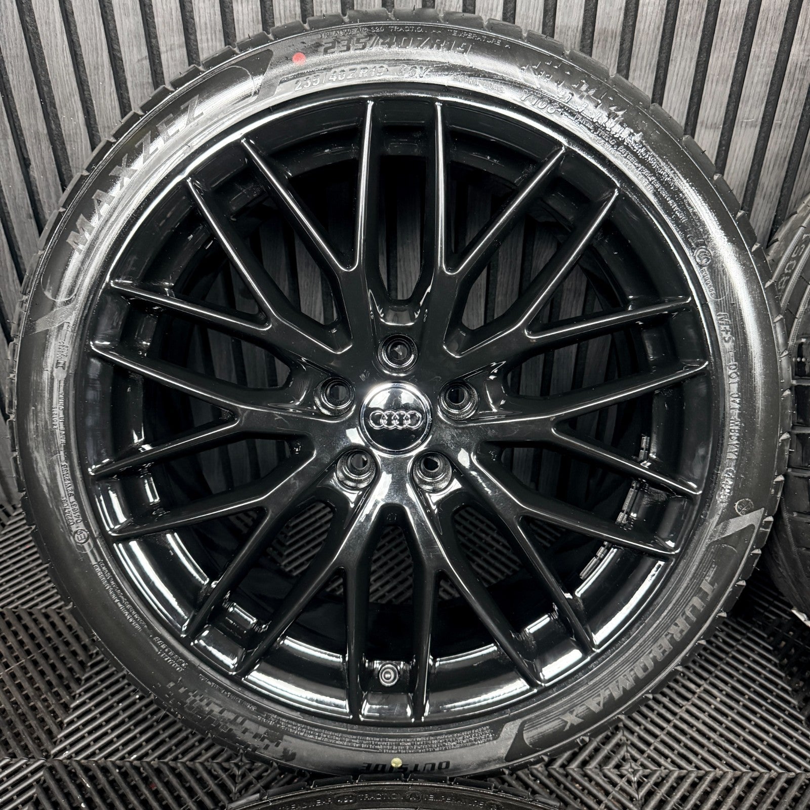 19'' Audi Q2 Black Edition  Alloy Wheels Tyres Alloys 81A601025AB Genuine