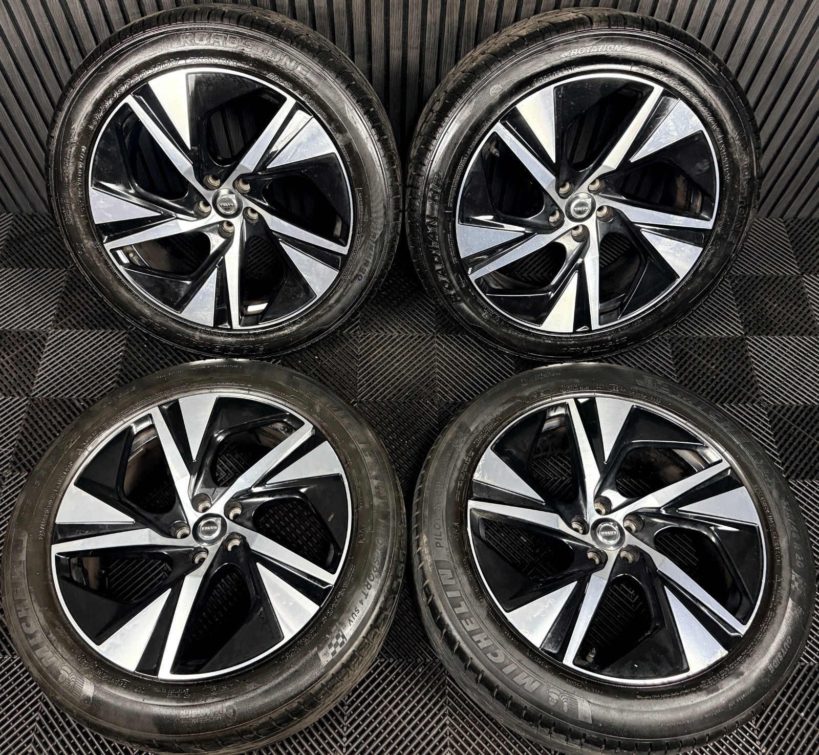 20'' Volvo XC90 R Design Alloy Wheels Tyres Alloys 5X108 32209411 Genuine
