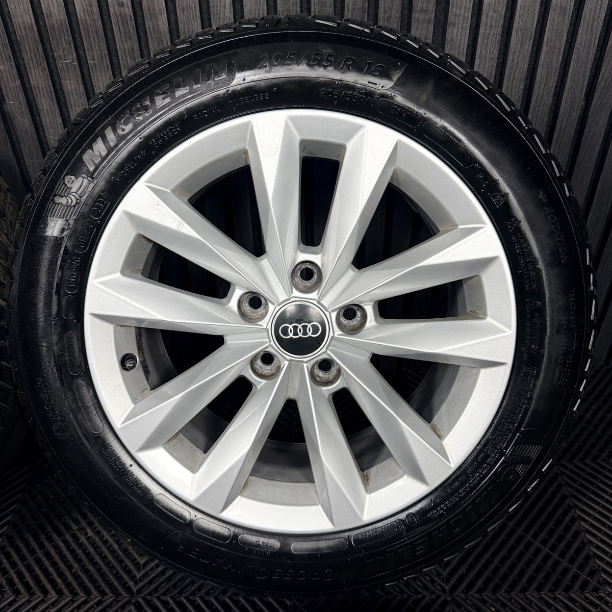 16'' GENUINE AUDI A3 SILVER MULTISPOKE ALLOY WHEELS ALLOYS TYRES 8Y0601025