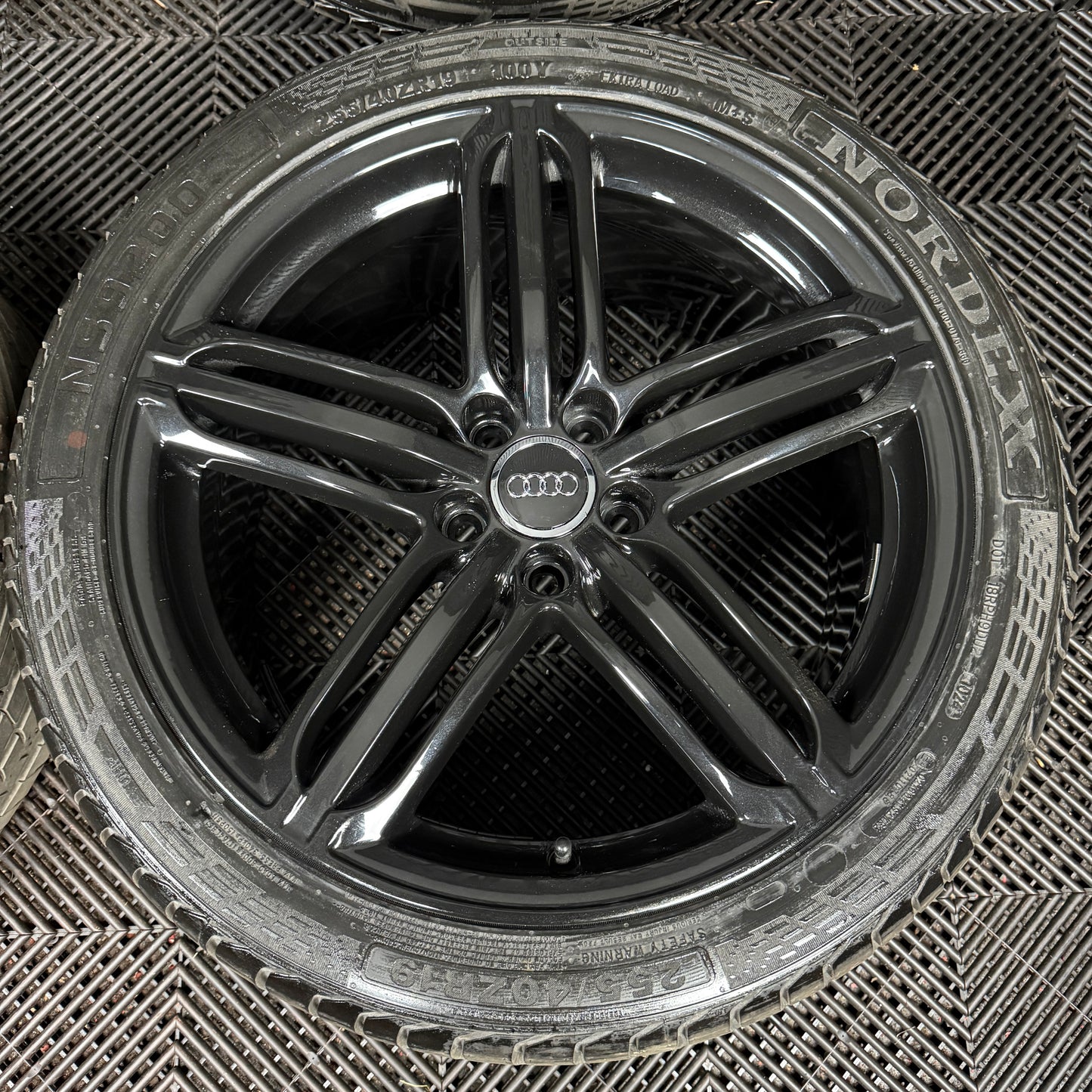 19'' GENUINE AUDI Q3 S LINE BLACK 5 TRIPLE SEGMENT ALLOY WHEELS TYRES ALLOYS