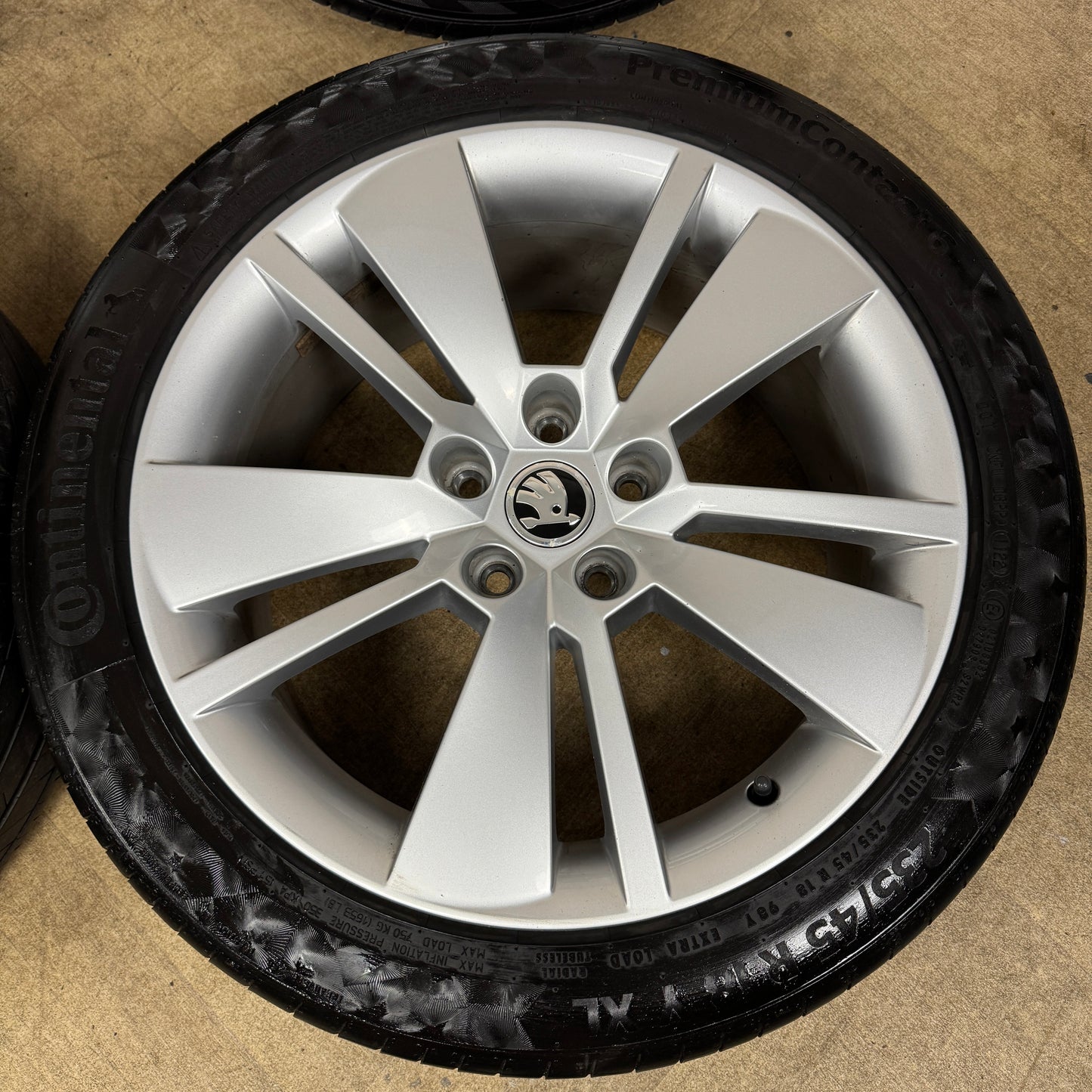18'' GENUINE SKODA SUPURB 3 SILVER WHEELS TYRES ALLOYS 3V0601025AD